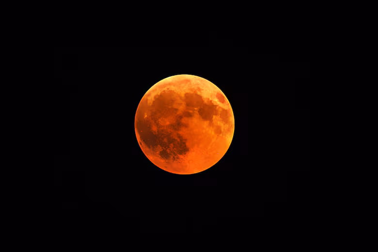 el-eclipse-hara-que-la-luna-tenga-un-tono-rojizo-QDVBQPRHG5EQ3J2FVI73SVMBW4