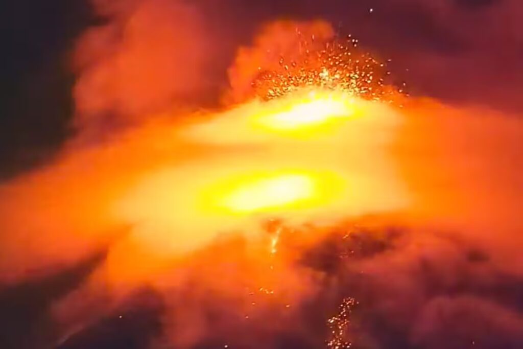 image el momento exacto del primer estallido de UPEAPGQM6RDP5DA3Y75YTLQTSI