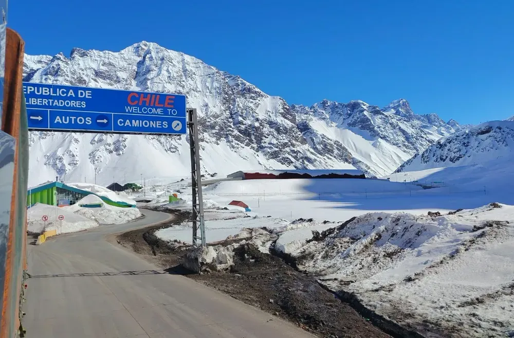 La Cordillera vuelve a quedar bajo la nieve y el Paso Cristo Redentor sigue cerrado image image 6
