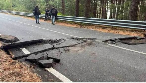 Un sismo de magnitud 3,9 sacudió el Etna y provocó grietas y desprendimientos en una carretera image images 2026 08 17T103340.646
