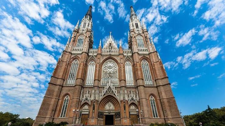La Plata ganó su propio Mundial: cómo una catedral argentina dejó atrás a los gigantes de Europa image images 2026 08 24T101103.712