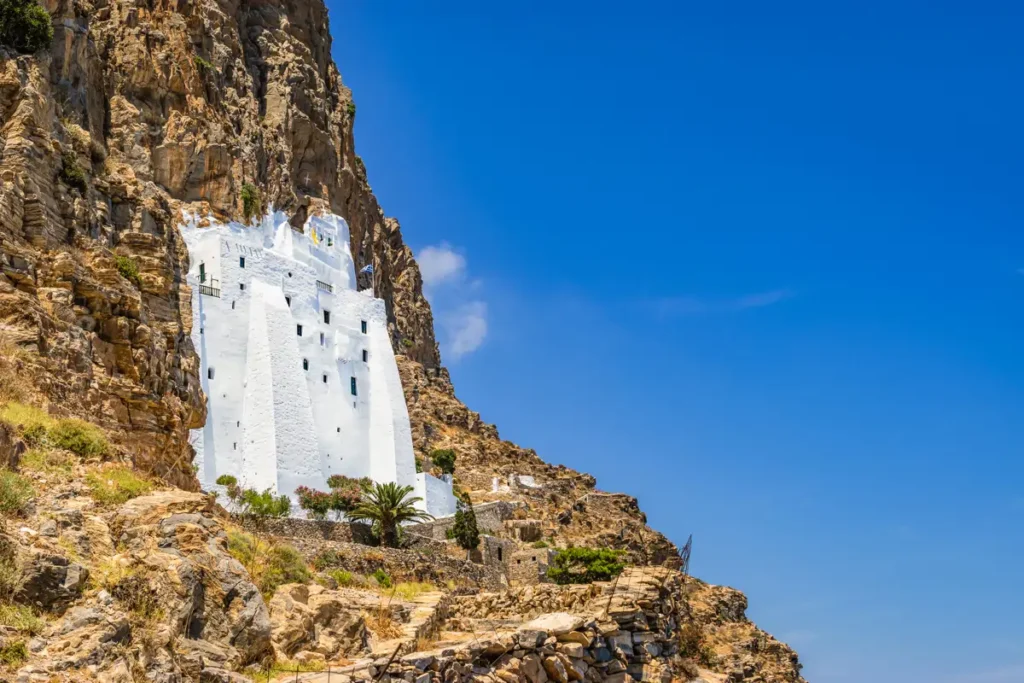 El monasterio de Grecia construido en un precipicio del Egeo por una supuesta “señal divina” image istock 1164737761 f94fbc43 260828113037 1200x800