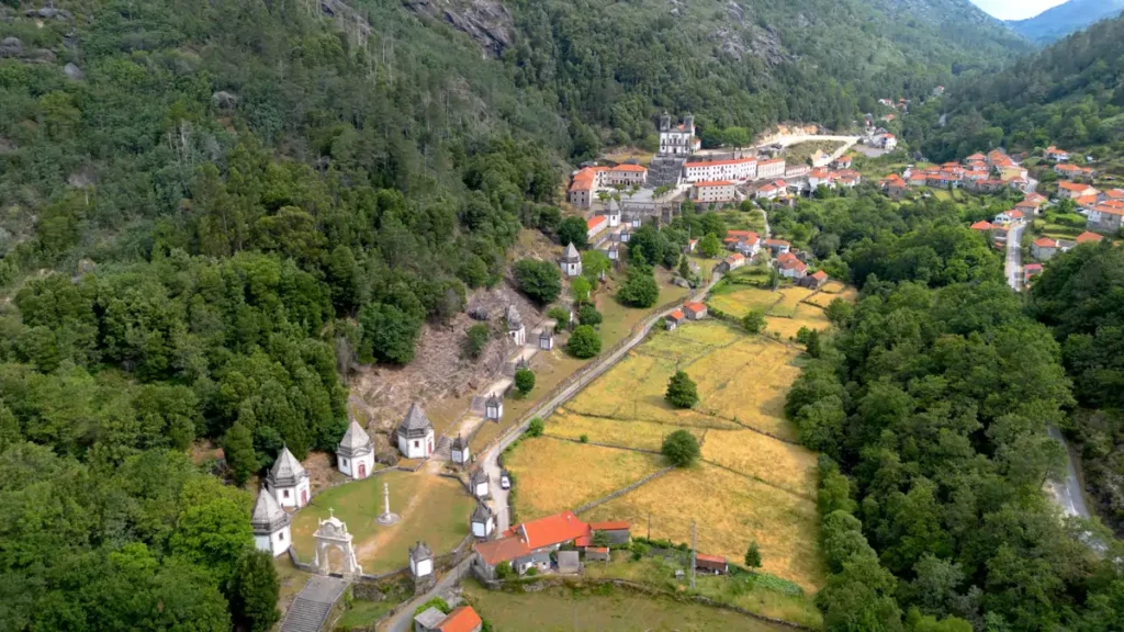El santuario escondido del norte de Portugal que revive una tradición centenaria cada agosto image romeria peneda 2e4ccdbb 2793283769 260814122424 1200x675