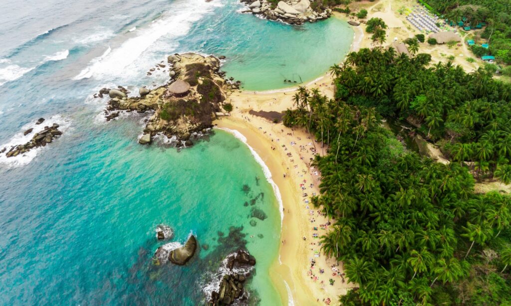 Una turista española murió tras el vuelco de una lancha en el Parque Tayrona y las autoridades investigan un posible sobrecupo image turista espanola tayrona lancha 1