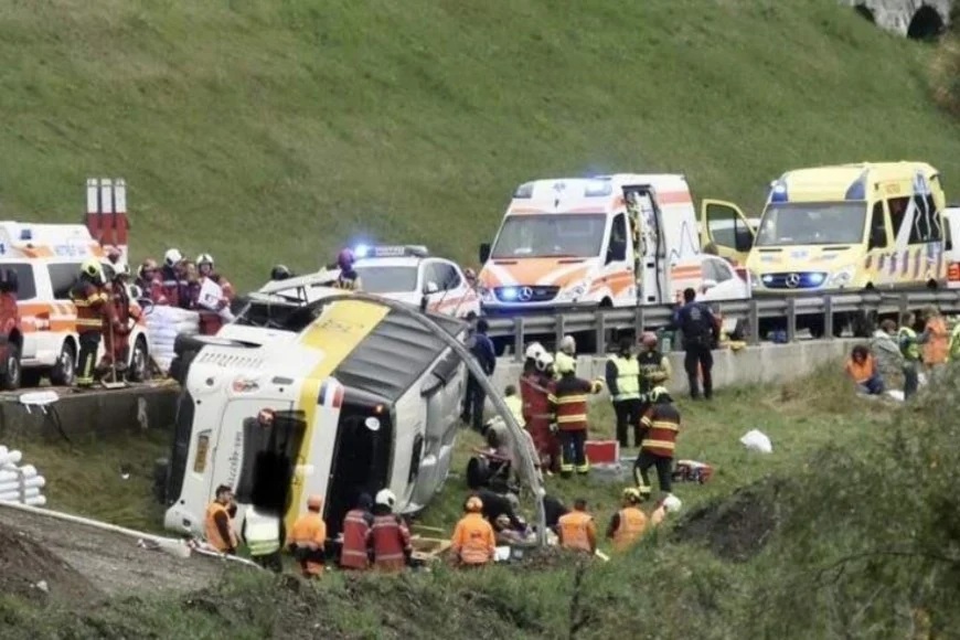 Un autobús turístico volcó en los Alpes suizos y dejó varias víctimas mortales image 56439