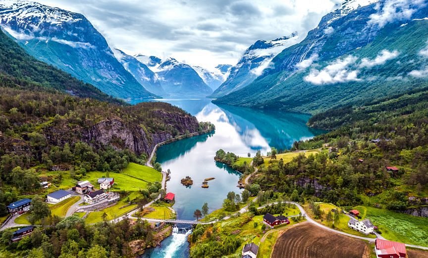 Noruega busca personas para cuidar casas y mascotas a cambio de alojamiento image a noruega fica no norte