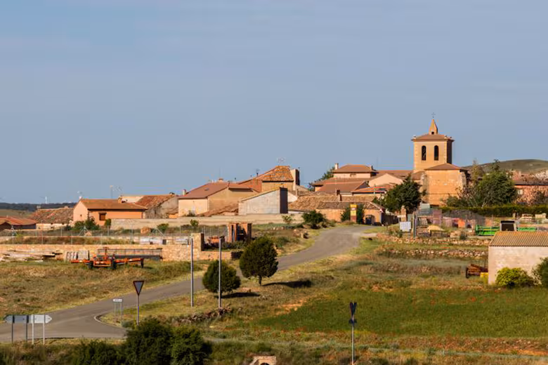 El pueblo español de 40 habitantes que ofrece casa gratis y trabajo para atraer familias image arenillas busca un compromiso real con el ZY6BGPZ4ENGYVHGHQYEPI3PBXI