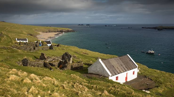 Una isla de Irlanda busca personas para vivir allí y cuidar casas de turistas image images 2026 09 17T121916.831