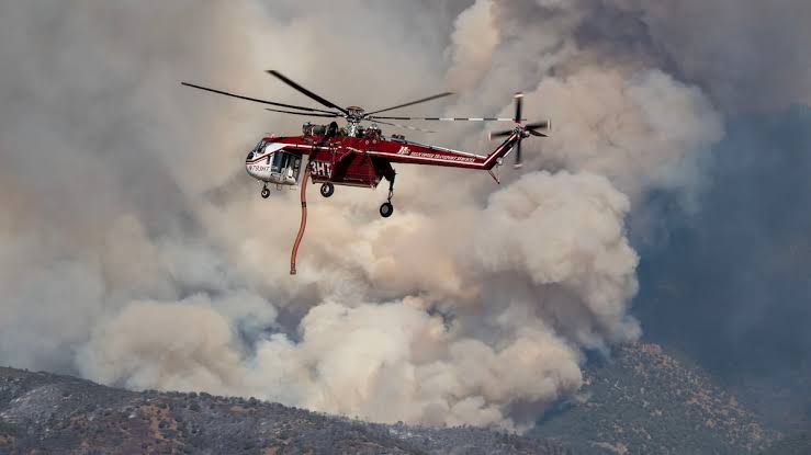 Dos personas murieron tras estrellarse un helicóptero mientras combatían un incendio en Yosemite image images 2026 09 22T103208.669