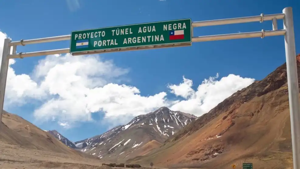 El túnel que busca atravesar los Andes y unir San Juan con Chile en 14 kilómetros image la tuneladora que perforara la cordillera de los andes para unir san juan con chile 2324574
