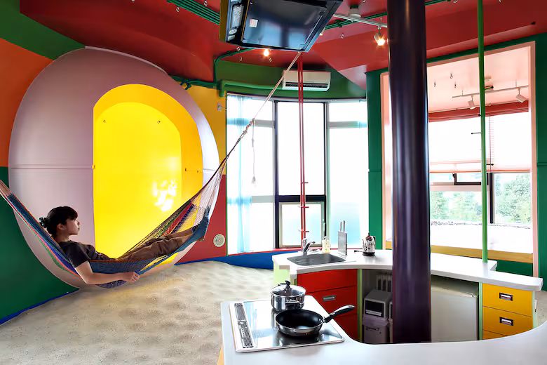 Ocho edificios extraordinarios que demostraron que la arquitectura también puede vivir a todo color image reversible destiny lofts tokio 3THGAVJYTZFZZBNJJHRUD6KU6I