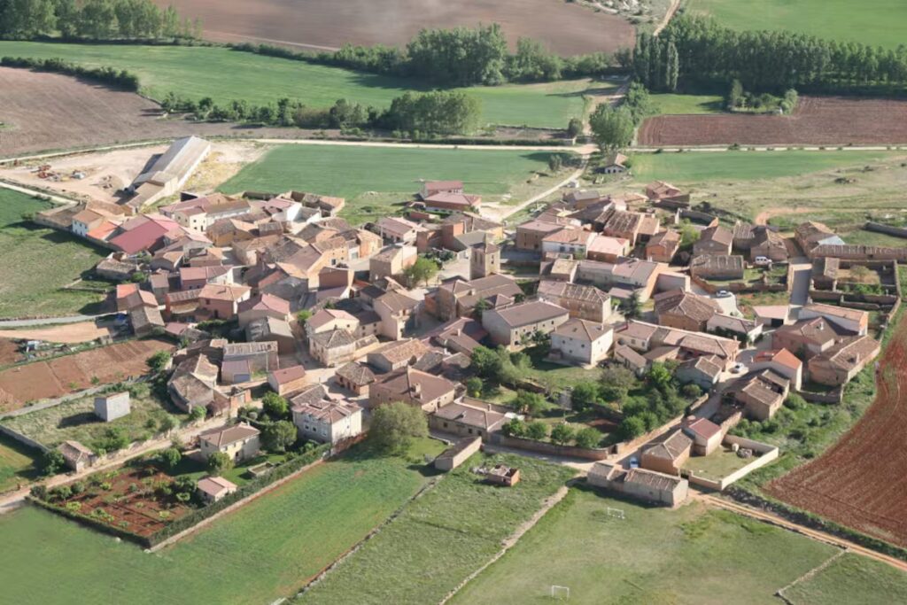 El pueblo español de 40 habitantes que ofrece casa gratis y trabajo para atraer familias image un pueblo de espana con 40 habitantes ofrece 4VOZAOZISFFRHDDXRRNUUVPO6I