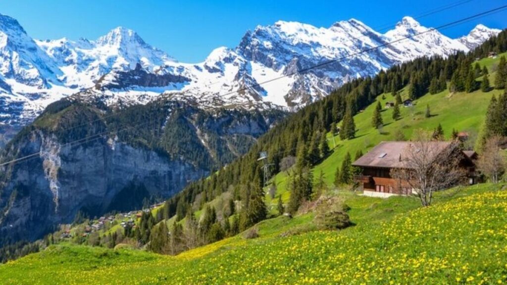 Buscan personas para cuidar 85 casas en Suiza a cambio de alojamiento gratis image un pueblo italiano cerca de suiza y francia JZBDCJVMEVCTRG5N5BCEOISQ6M