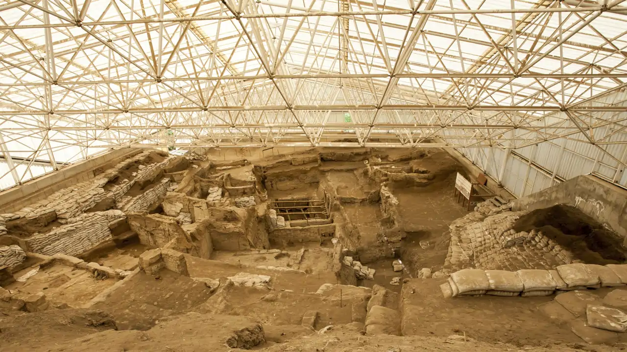 vista-general-del-yacimiento-de-catal-huyuk-en-la-actual-turquia_7e9a79b3_493375748_260901135557_1280x720