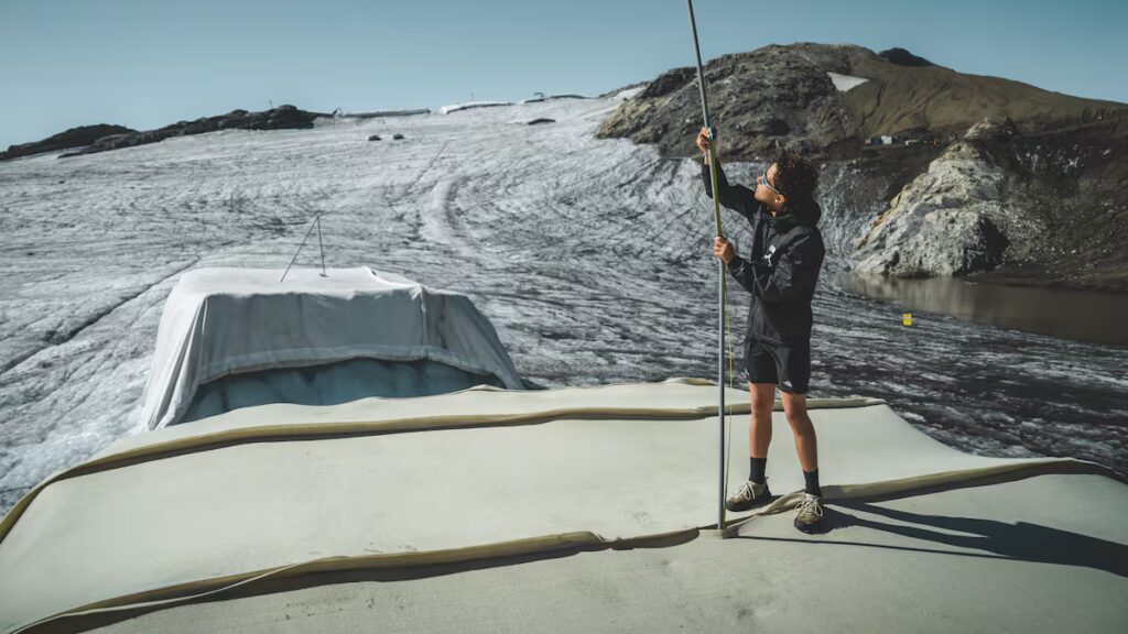 Cubrieron un glaciar con lana de oveja y lograron reducir el deshielo a la mitad image BNWPJMAAEJCNBEIKAKZ4TGIZQI