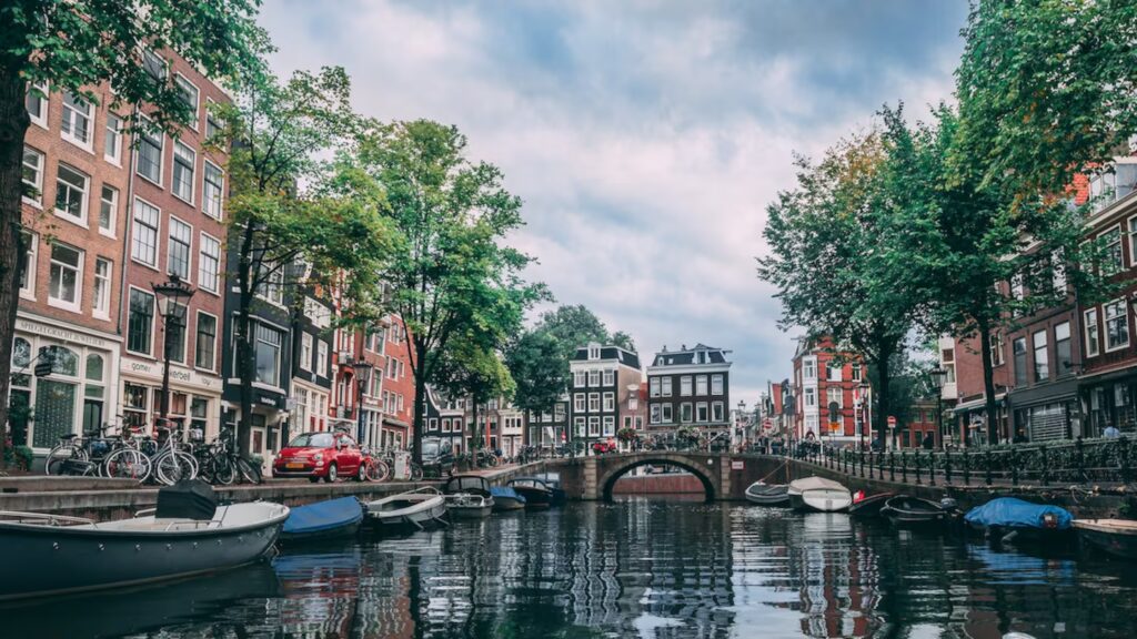 Viajar por Europa casi gratis: la UE busca voluntarios y cubre los principales gastos image amsterdam esta en el podio del ranking imagen ilustrativa pexels KLOQFE5YRVDXVCRYH7C4PB3VCE
