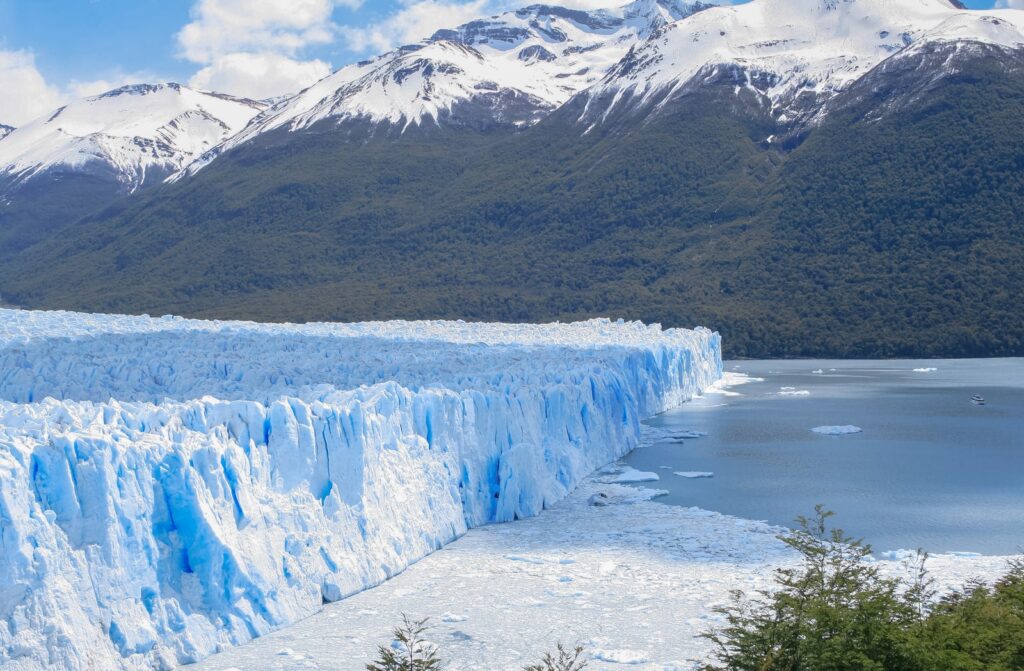 El Perito Moreno retrocedió casi un kilómetro en solo 100 días image el perito moreno perdio casi un kilometro en 100 dias 1239100