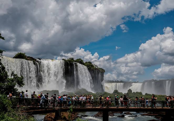 Cerraron las Cataratas del Iguazú en Argentina y Brasil por una crecida extraordinaria del río image images 2026 10 12T112920.603