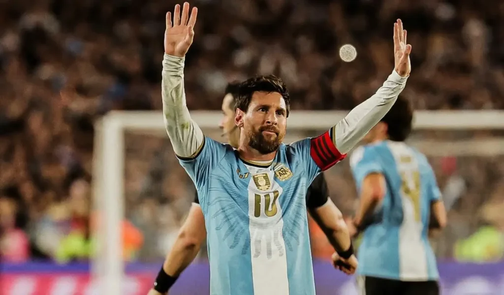 Descubren una flor albiceleste en los Andes y la nombran en honor a Lionel Messi image messi 3