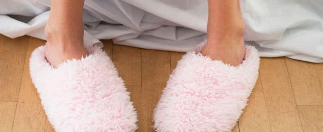 0_Woman-wearing-slippers