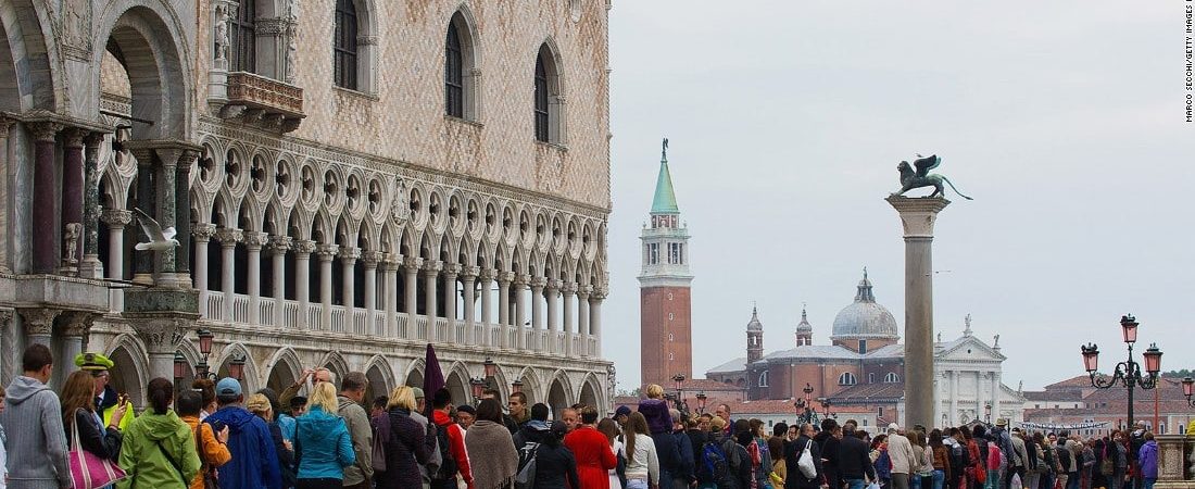170607173703-venice-tourists-183567511-super-169