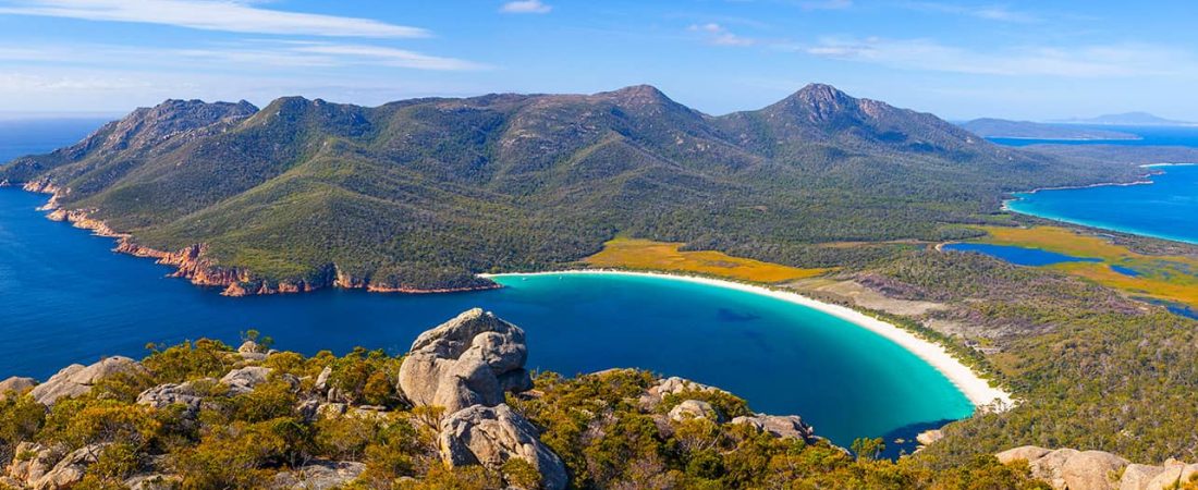 2-slide-tasmania-wine-glass-bay-freycinet-national-park-pano