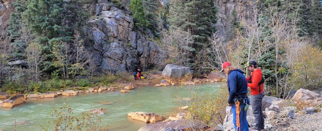 221027165931-02-female-hiker-rescue-colorado