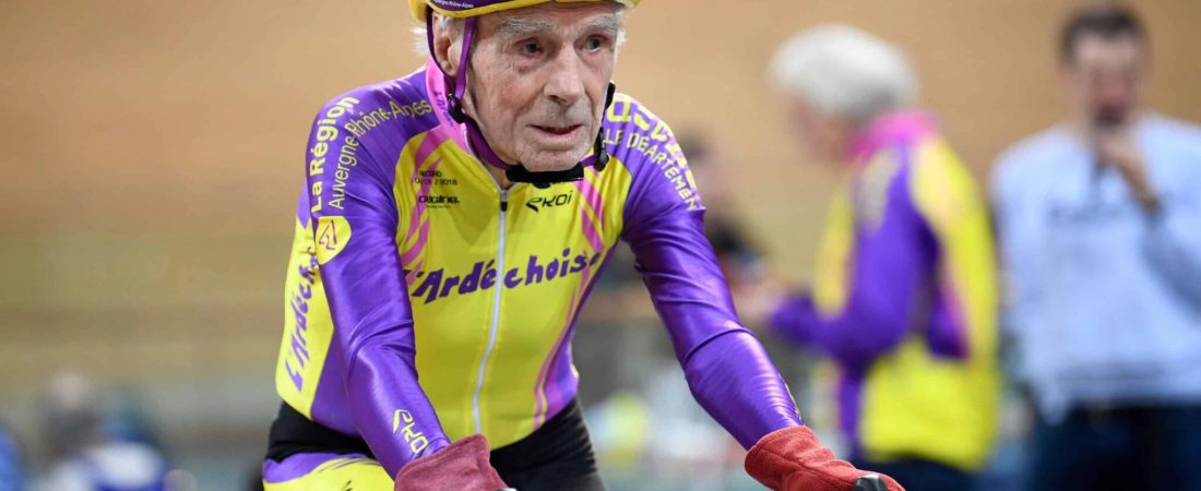 A los 107 años busca romper un nuevo récord en ciclismo 1