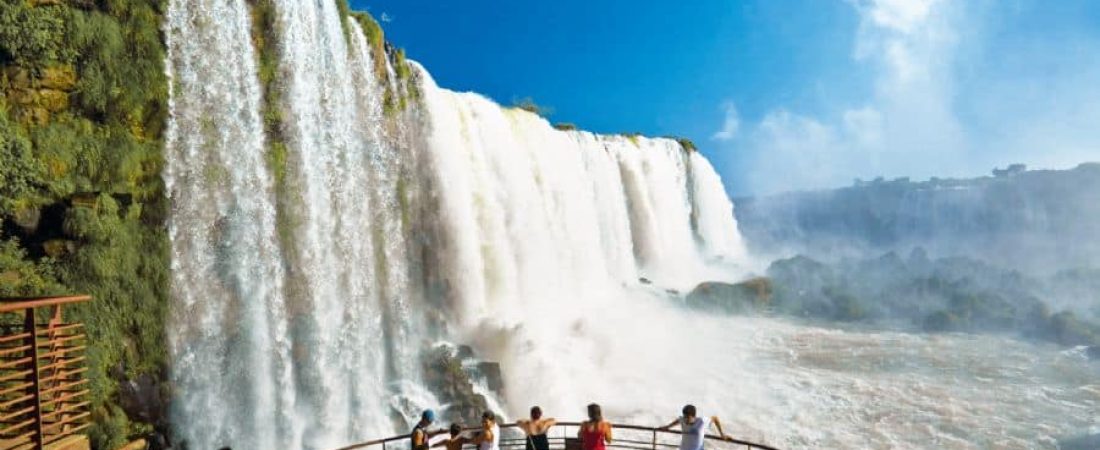 A pesar de reportar más de 430.000 contagiados, Brasil reabrirá las Cataratas del Iguazú al público 3