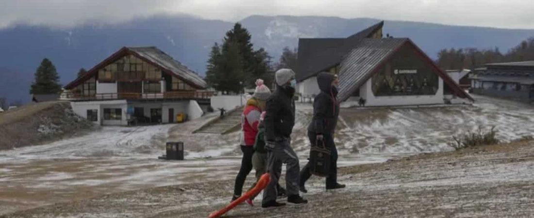 Argentina Indignación y burlas en Tik Tok ante la falta de nieve en los centros de esquí de la Patagonia