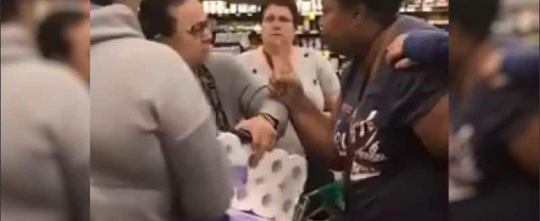 Australia el estado de paranoia por el COVID-19 provocó insólita pelea en un supermercado por el papel higiénico 4