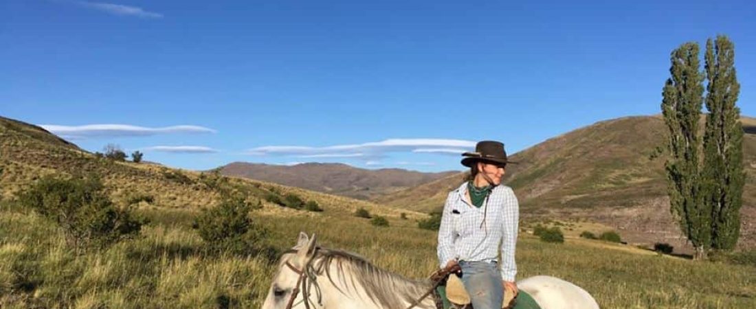 Autobús, avión... y a caballo Así es cómo ayudaron a una turista británica varada en la Patagonia argentina a regresar a casa 3