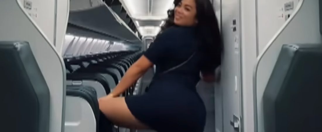 Azafata-despedida-por-bailar-en-avion-revela-su-motivo-intriper.jpg