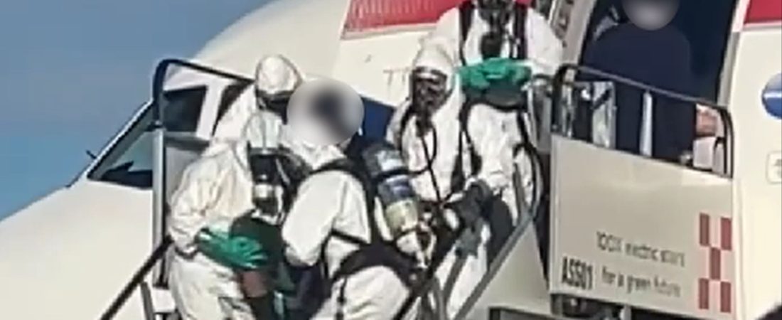 Bomberos-con-trajes-hazmat-abordan-avion-tras-aterrizaje-de-emergencia-intriper.jpg
