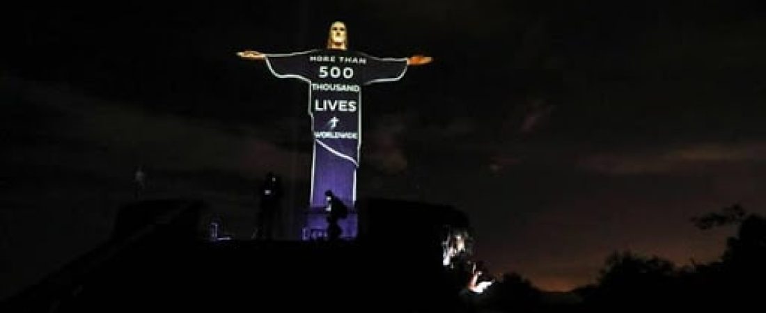 Brasil El Cristo Redentor de Río de Janeiro volvió a rendir homenaje a las víctimas del COVID-19​ 23