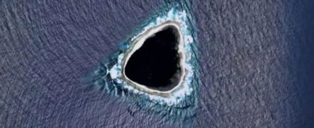 Buceador-descubre-el-misterio-del-agujero-negro-en-el-oceano-intriper.jpg