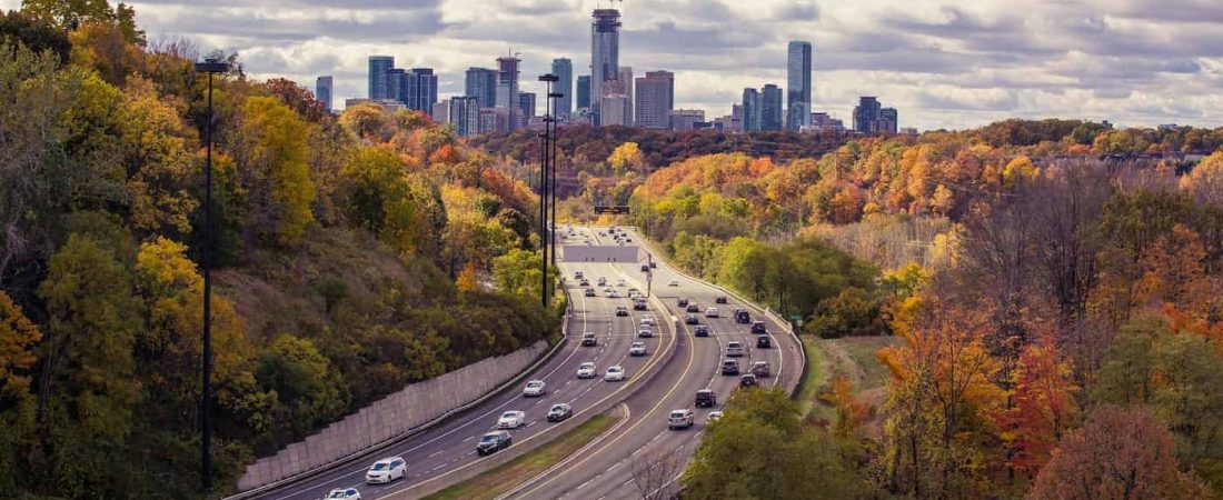 Canadá planea reducir las restricciones por COVID-19 relacionadas a los viajes para residentes vacunados