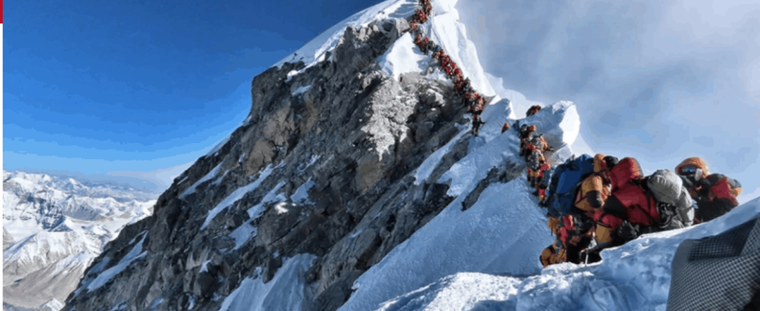 atasco personas cima everest