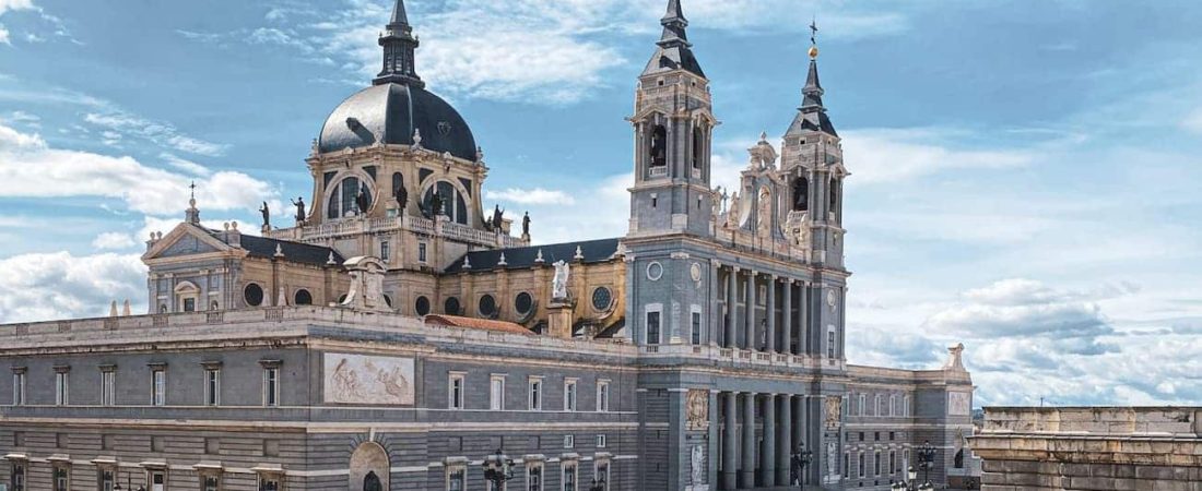 Todo lo que tienes que saber sobre la Catedral de la Almudena para tu próxima vez en Madrid