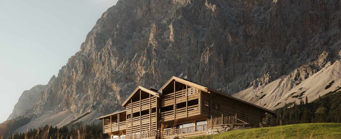 Chalet-artesanal-en-los-Alpes-que-redefine-el-concepto-de-hogar-intriper.jpg