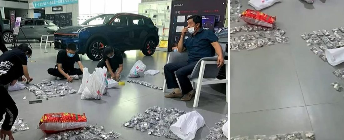 China: un hombre compró un auto con monedas y los empleados pasaron más de 3 horas contándolas