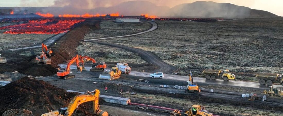 Como-a-Islandia-ergueu-muralhas-gigantes-contra-rios-de-lava-a-1.100-°C-moveu-milhoes-de-toneladas-de-rocha-em-poucas-semanas-1-1095x730