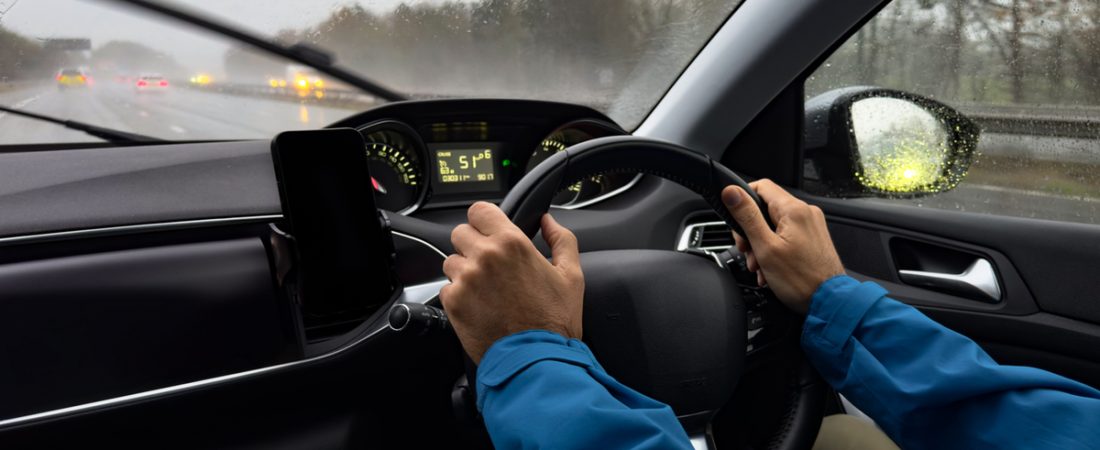 Conducir-de-forma-lenta-podria-danar-mas-tu-automovil-intriper.jpg