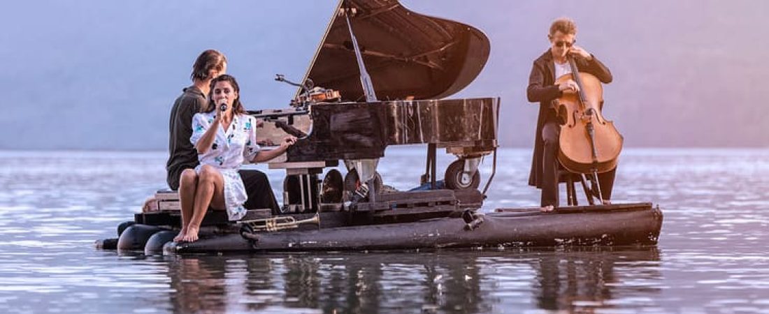 Conoce Piano du Lac, una propuesta de conciertos de piano sobre el agua que deslumbra a Europa 24