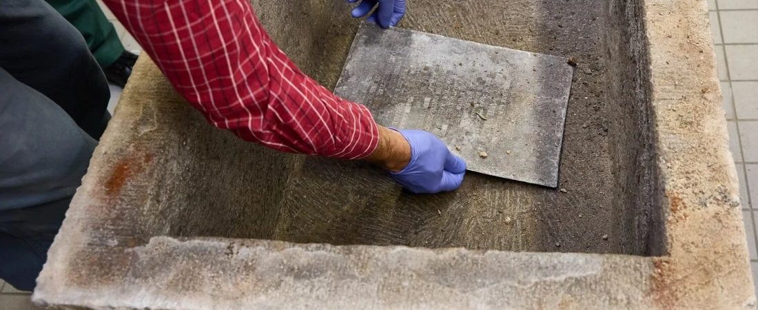 Descubren-una-piedra-angular-de-1822-en-el-Museo-Academico