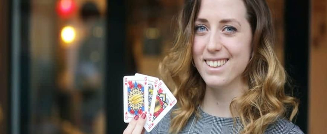 Diseñan un novedoso mazo de cartas de género neutro, sin la presencia de reyes ni reinas