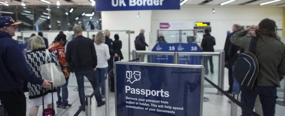 Documento-especial-permite-a-britanicos-evitar-filas-en-frontera-UE-intriper.jpg