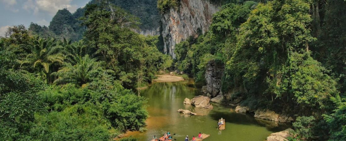 Dormir cerca del Parque Nacional de Khao Sok una experiencia de ecoturismo imperdible en el sur de Tailandia