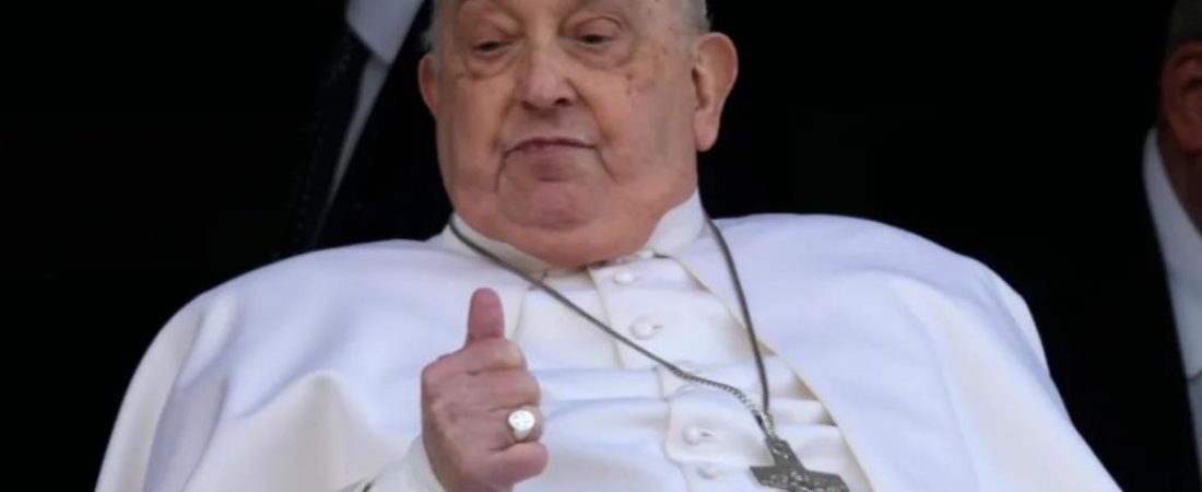 El-Papa-Francisco-reaparece-tras-cinco-semanas-de-problemas-de-salud-intriper.jpg