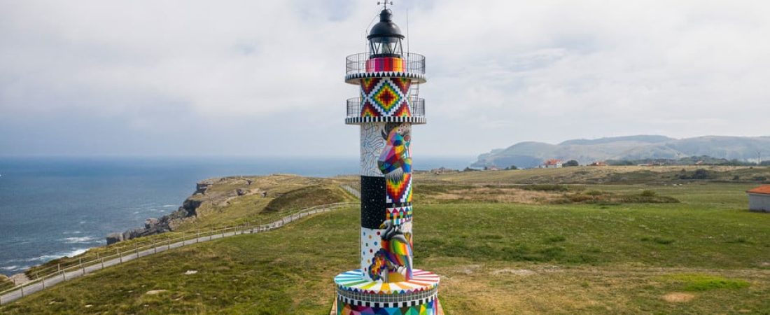 El faro de Ajo en Cantabria fue intervenido por un artista callejero y se convierte en un nuevo spot fotográfico de la zona 1